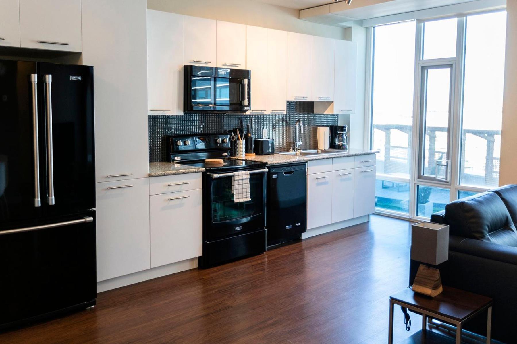 Mayfair Luxe Suites Premium By Corporate Stays Edmonton Exteriér fotografie