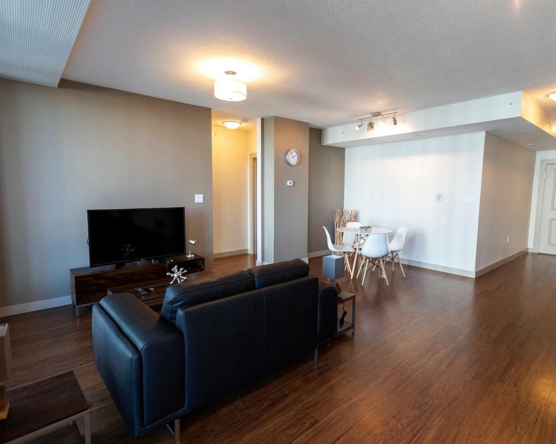 Mayfair Luxe Suites Premium By Corporate Stays Edmonton Exteriér fotografie