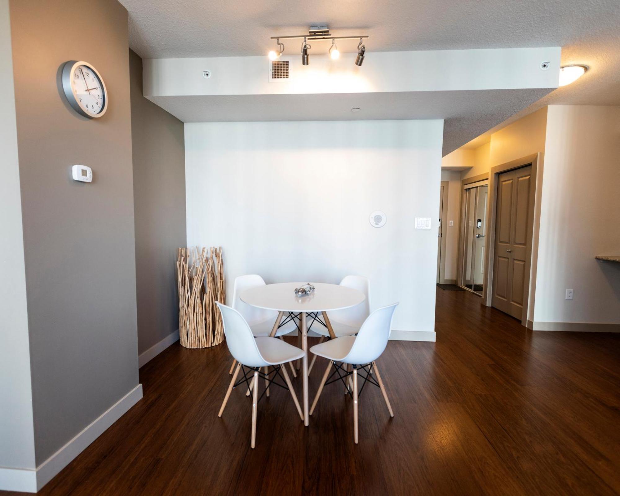 Mayfair Luxe Suites Premium By Corporate Stays Edmonton Exteriér fotografie